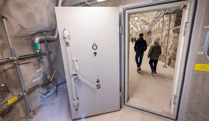 Dörr till ett skyddsrum