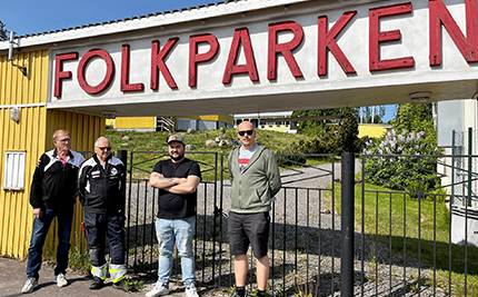 Sune Håkansson, Jan Eriksson, Joakim Inot Ivarsson och Mathias Alexandersson vid entrén till Folkets Park i Åmotfors